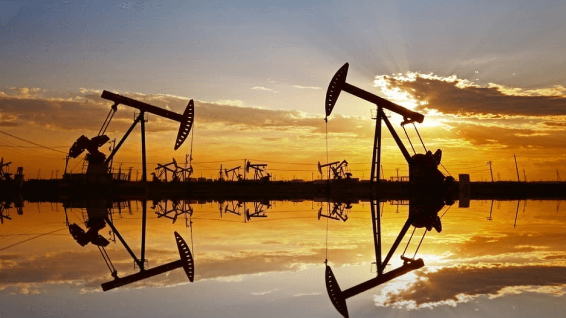 oil-rises-on-risk